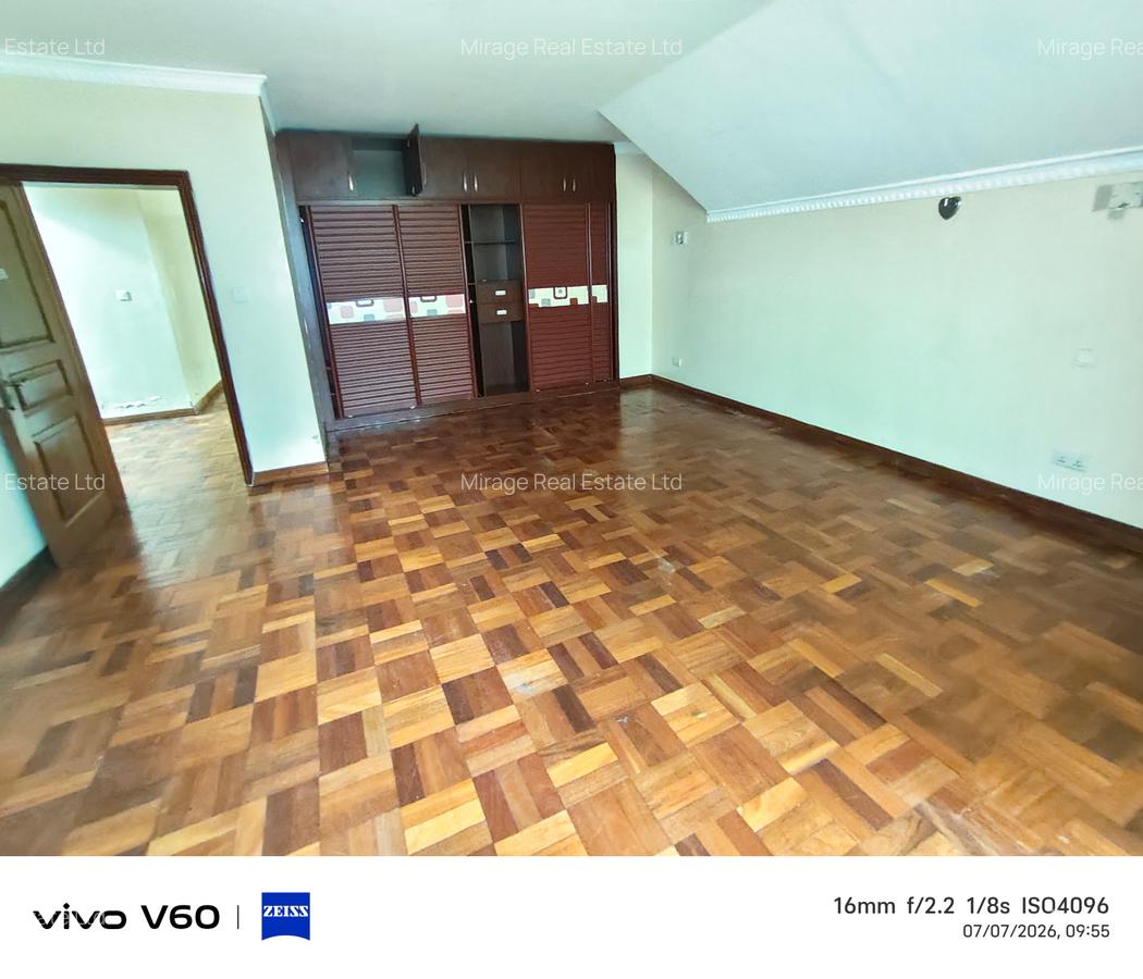 5 Bed Villa with En Suite in Lavington - 13