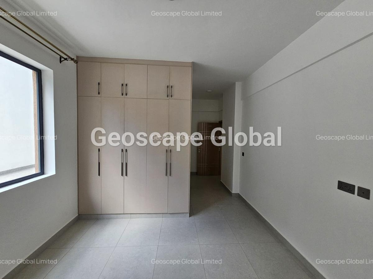 3 Bed Apartment with En Suite in Brookside - 6