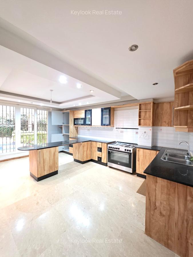5 Bed Townhouse with En Suite at Lavington Green - 16