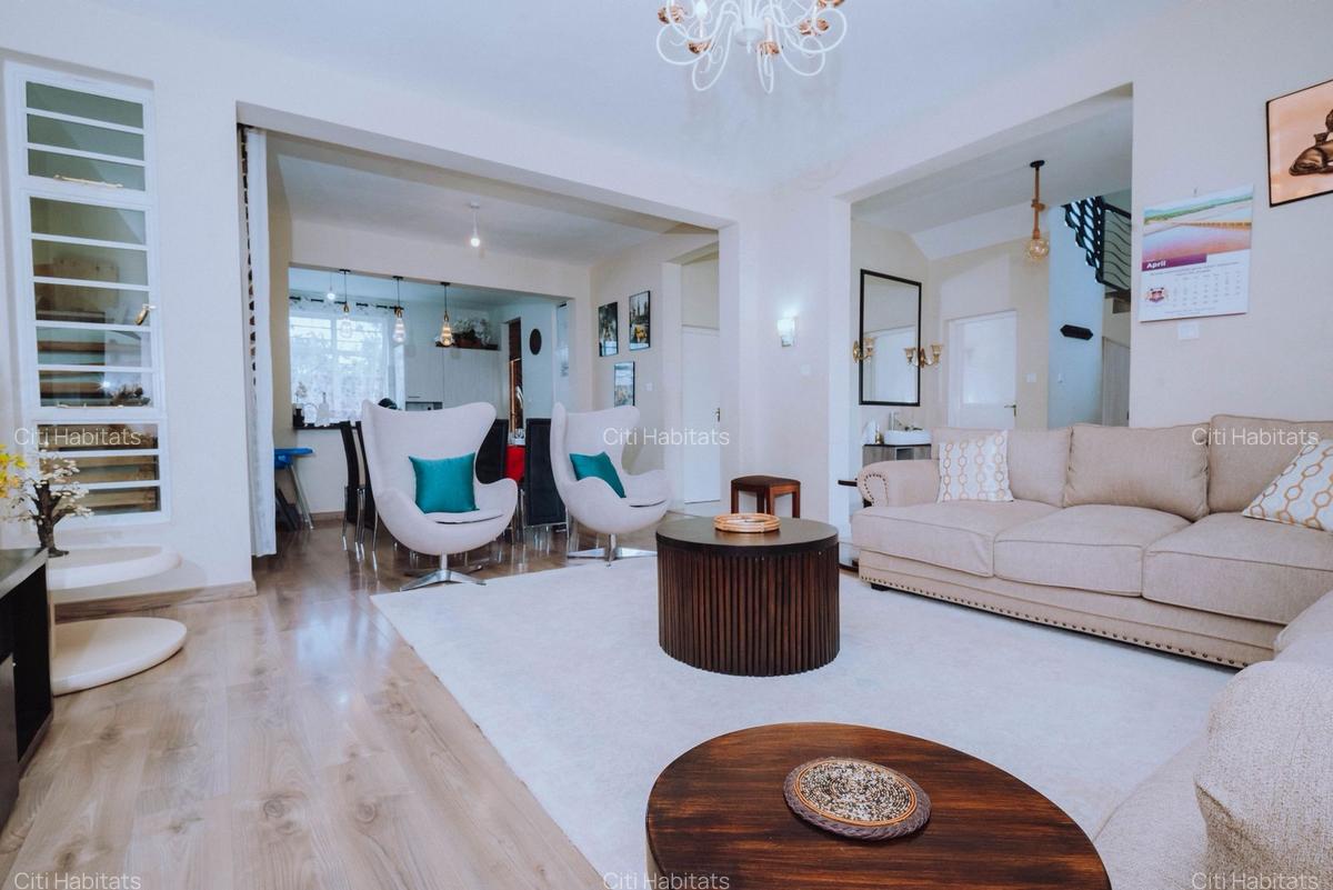 4 Bed Villa with En Suite in Kenyatta Road - 4