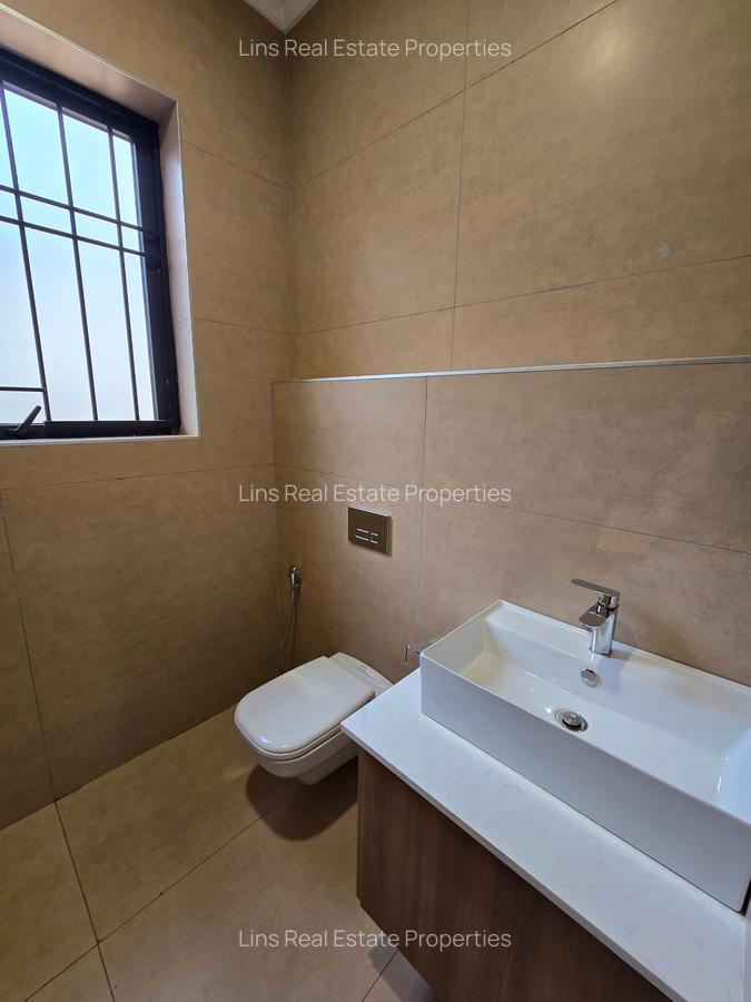 6 Bed House with En Suite in Loresho - 11