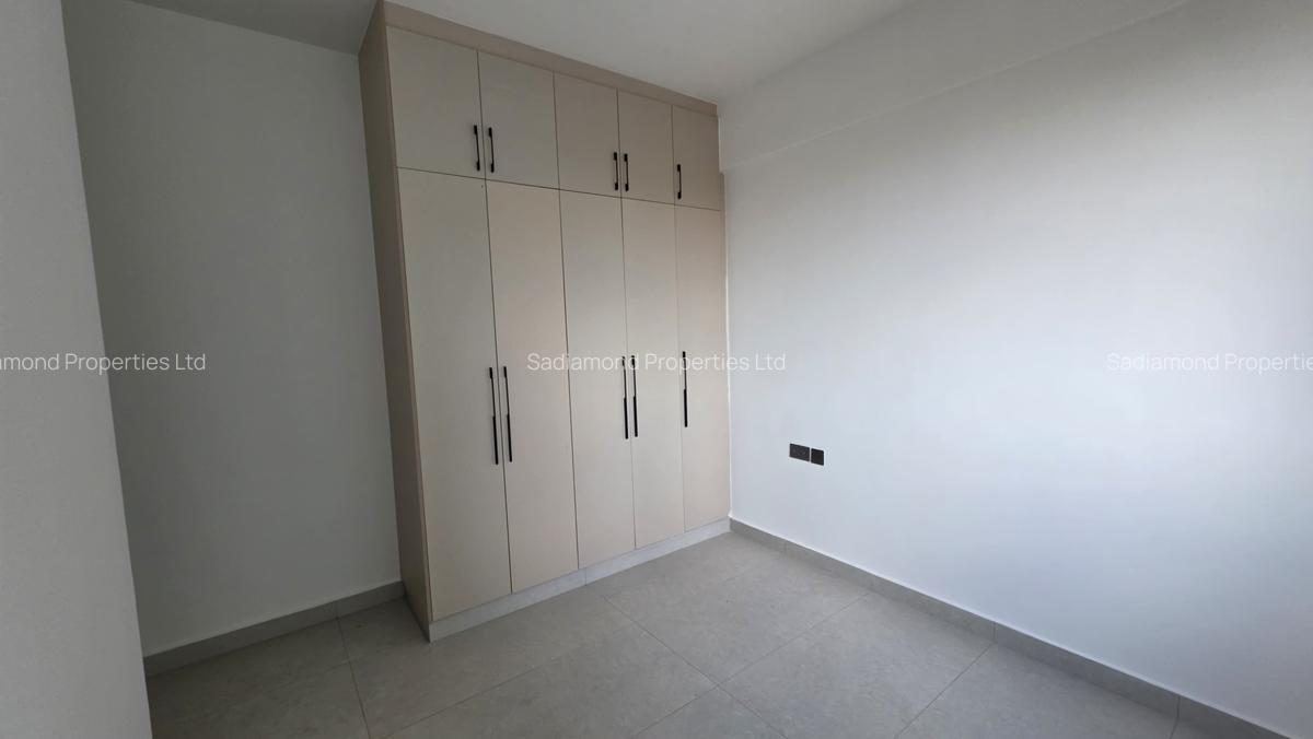 3 Bed Apartment with En Suite in Brookside - 5