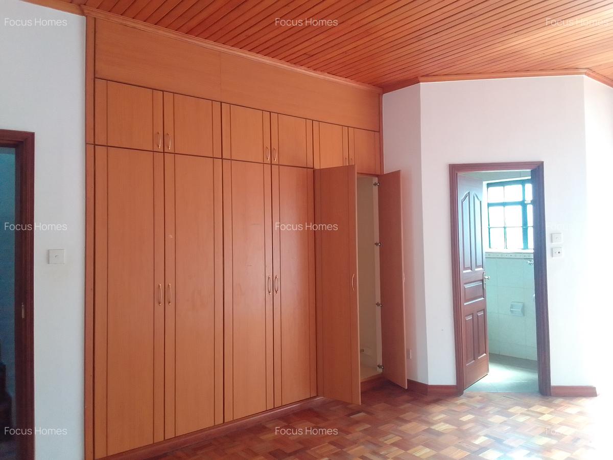 5 Bed Townhouse with En Suite in Lavington - 6