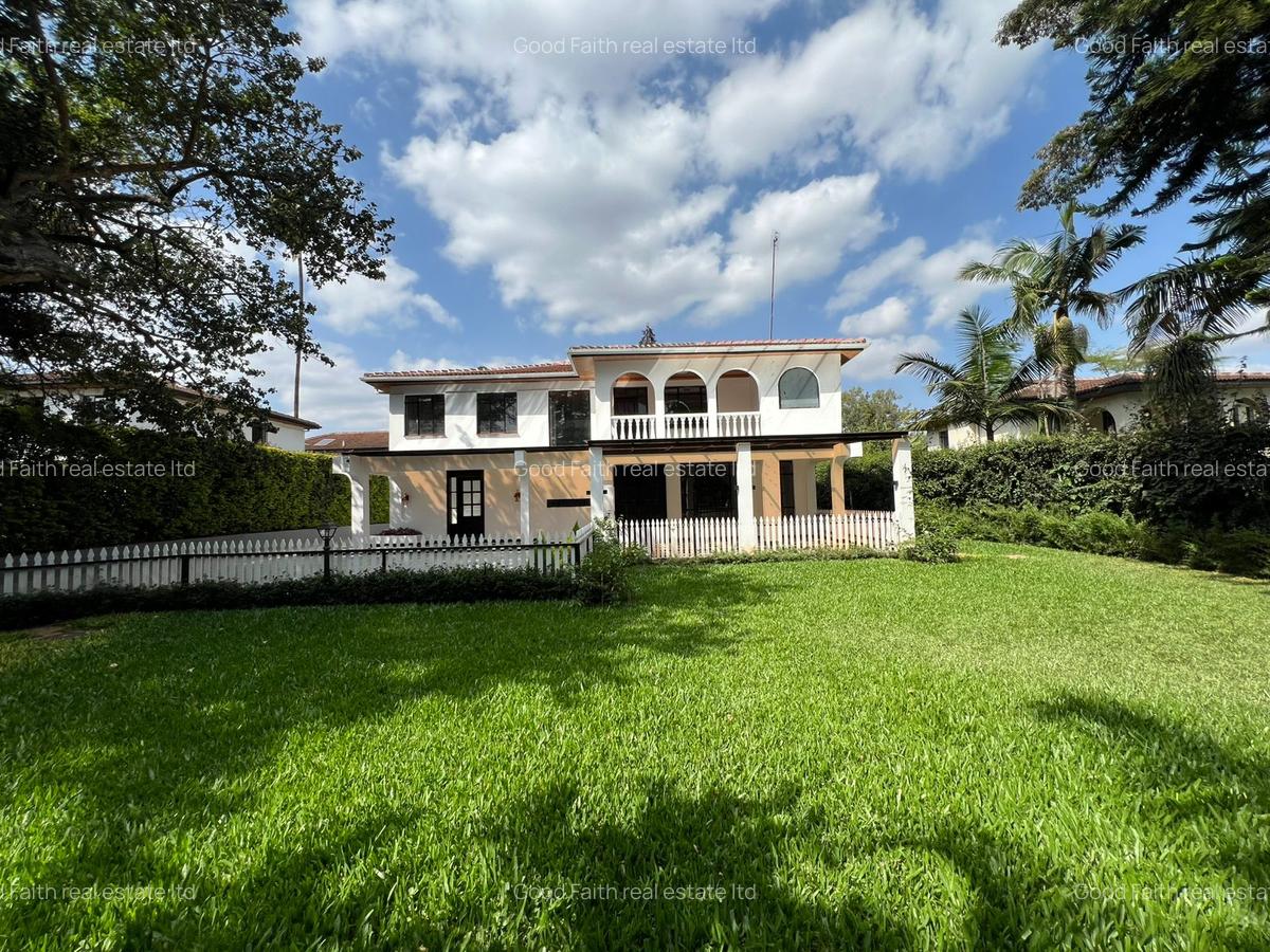 5 Bed Villa with En Suite in Garden Estate - 1