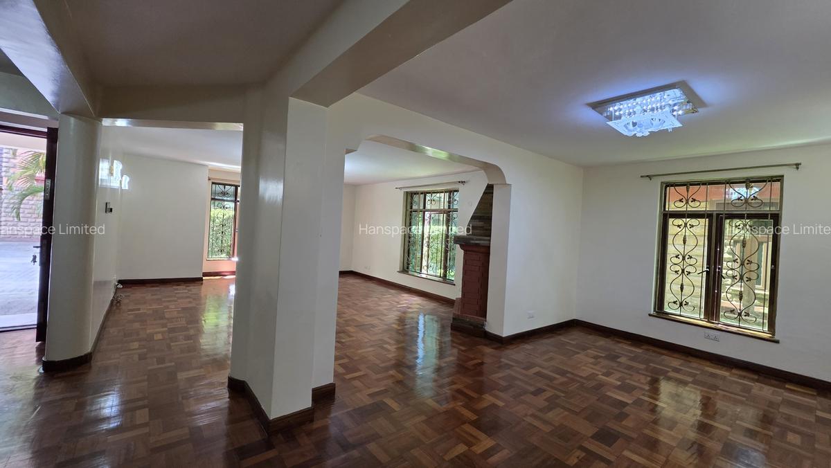 5 Bed Townhouse with En Suite in Lavington - 4