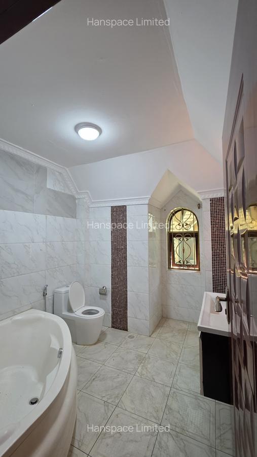 5 Bed Townhouse with En Suite in Lavington - 8