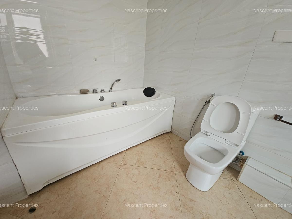 5 Bed Townhouse with En Suite in Lavington - 4