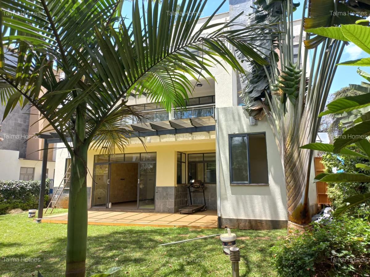 5 Bed Townhouse with En Suite at Lavington Green - 14