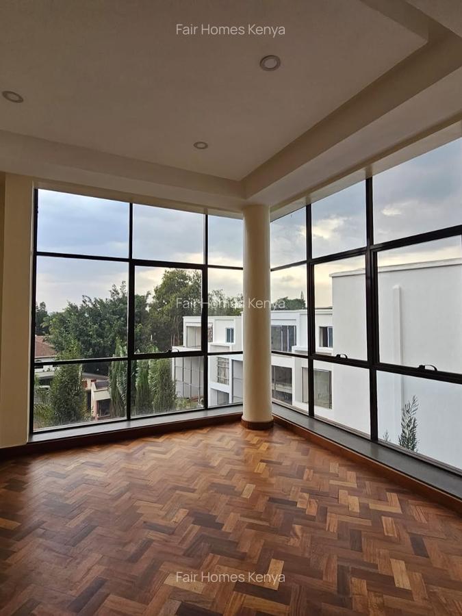 5 Bed Townhouse with En Suite at Lavington Green - 6