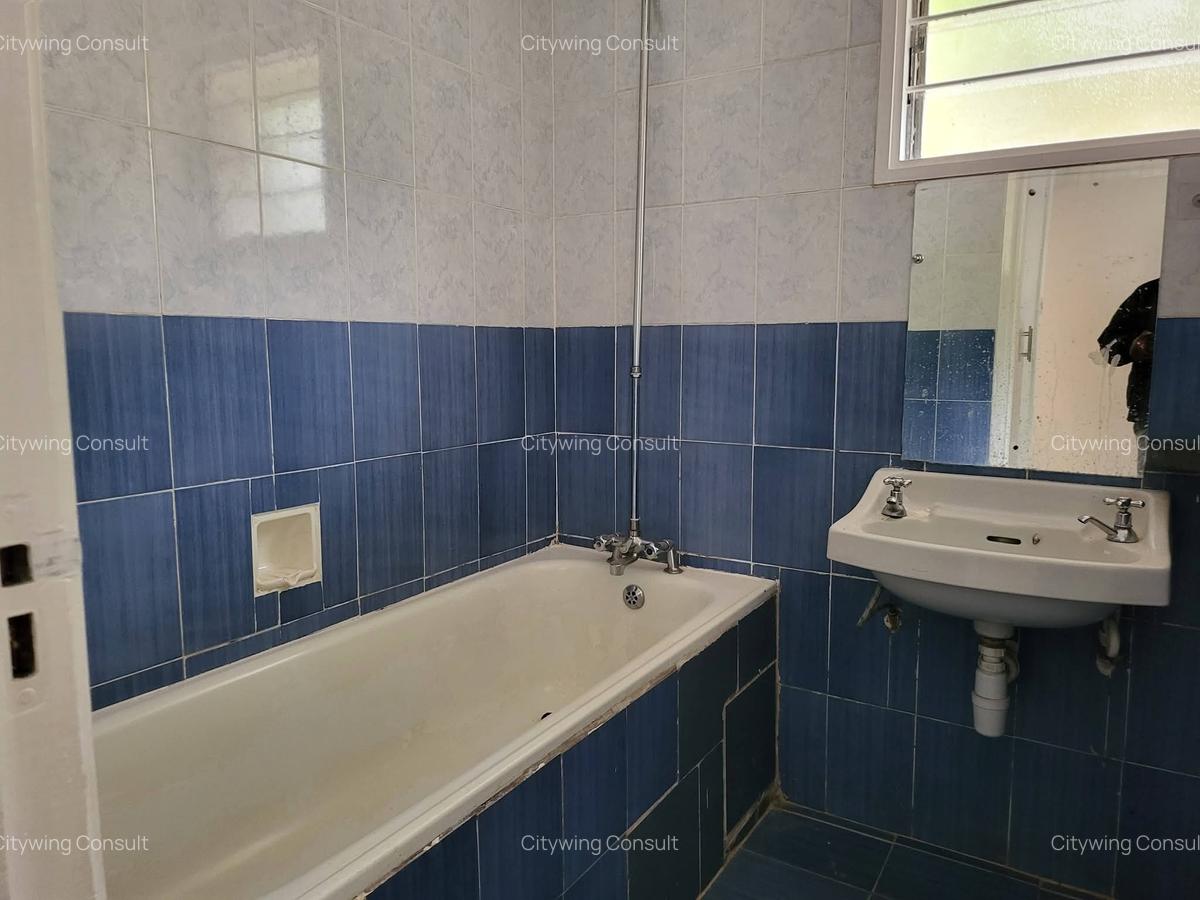 4 Bed House with En Suite at Crescent Road - 20