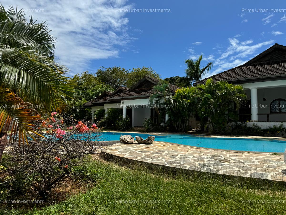 3 Bed Villa with En Suite at Kilifi Creek - 4
