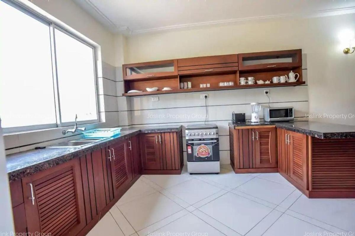 Serviced 3 Bed Apartment with En Suite in Nyali Area - 14