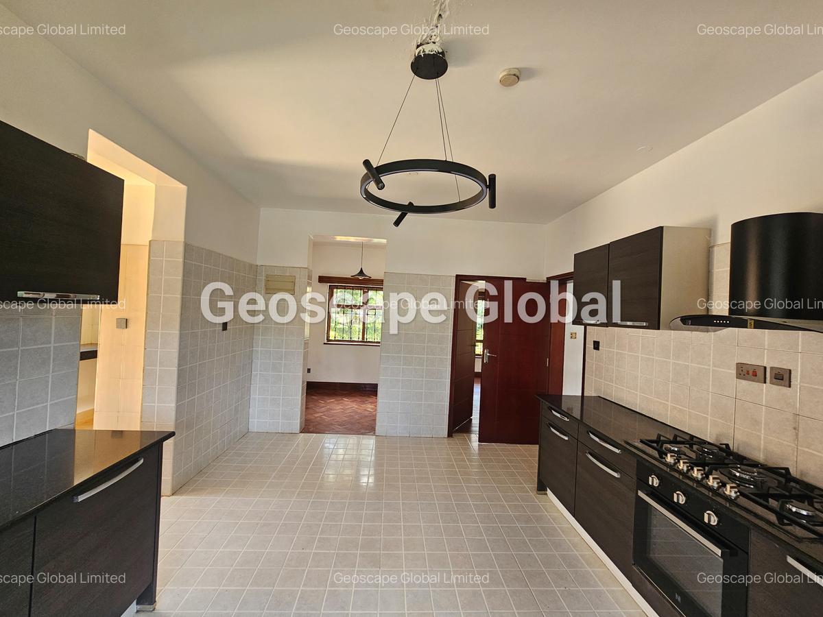 5 Bed House with En Suite in Runda - 13