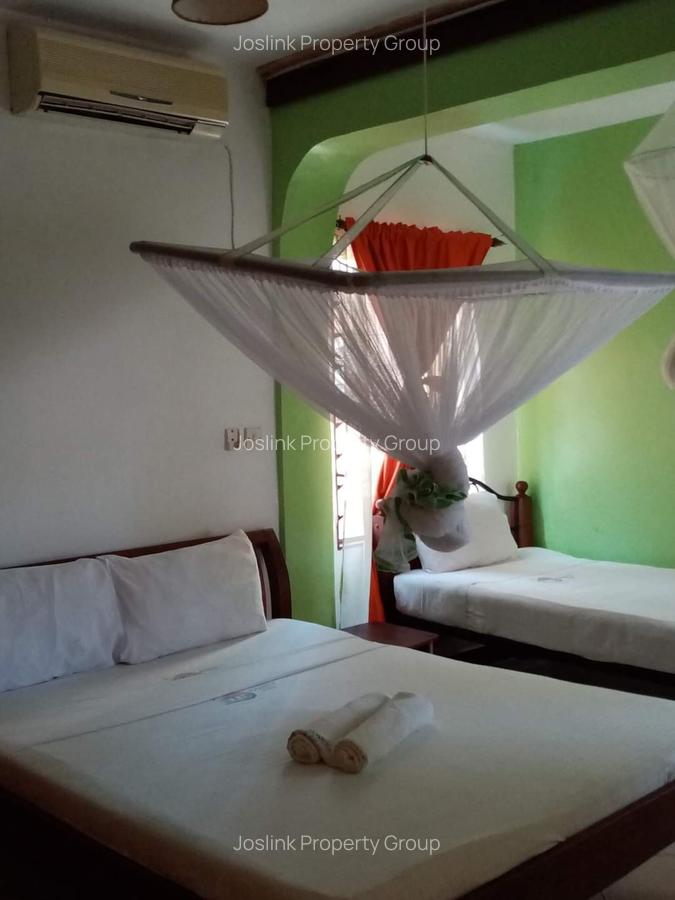 Serviced 3 Bed Apartment with En Suite in Nyali Area - 11