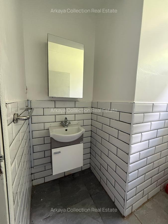 5 Bed House with En Suite in Nyari - 5