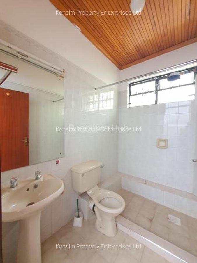 4 Bed Townhouse with En Suite in Spring Valley - 9