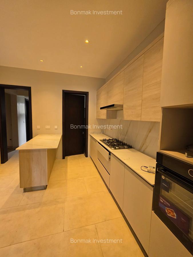 5 Bed Townhouse with En Suite at Lavington Green - 4