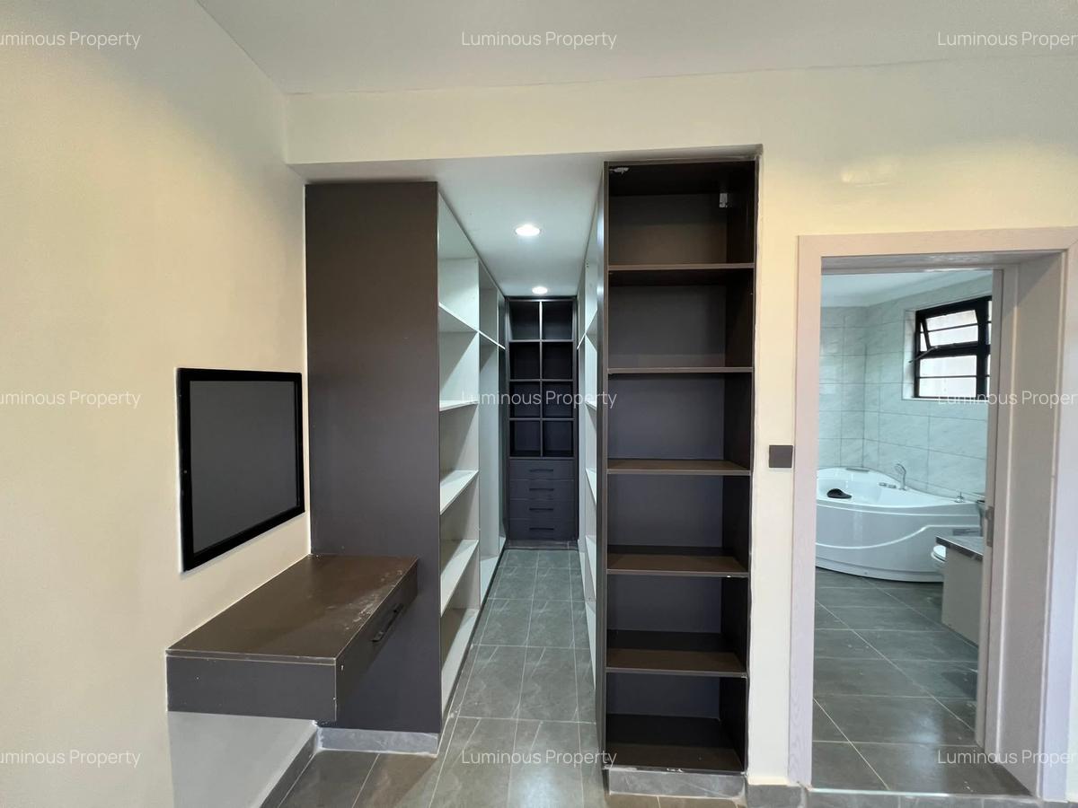 4 Bed House with En Suite at Membley - 12