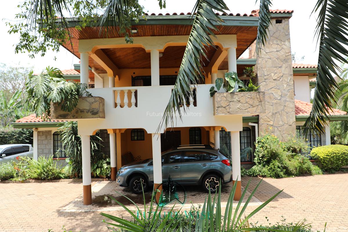 5 Bed House with En Suite in Runda - 1