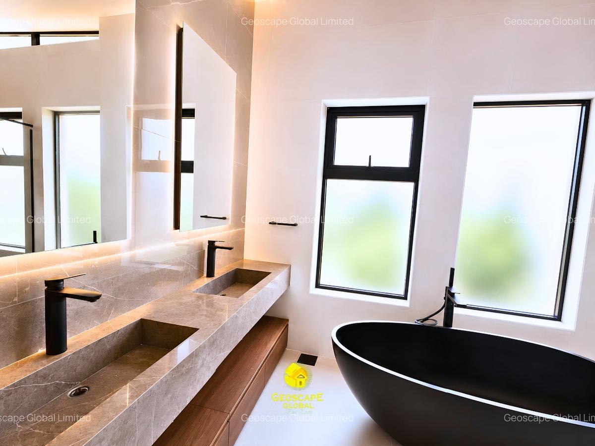 5 Bed House with En Suite in Runda - 3