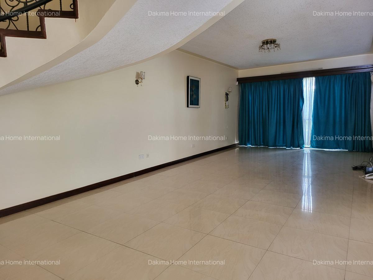 4 Bed Townhouse with En Suite in Brookside - 6