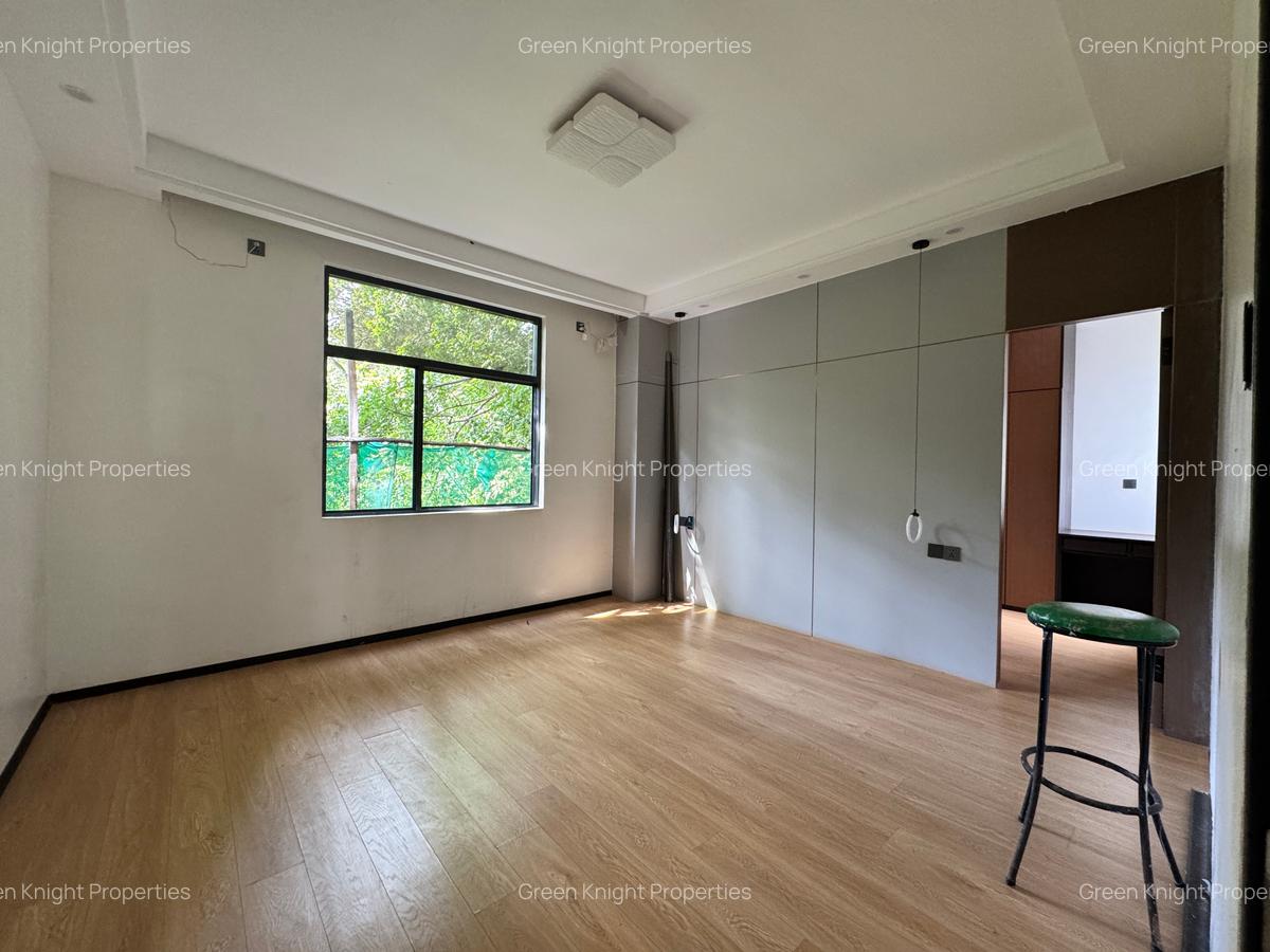 5 Bed Townhouse with En Suite in Lavington - 11