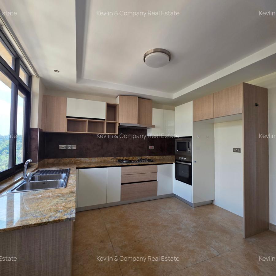 3 Bed Apartment with En Suite in Riverside - 6
