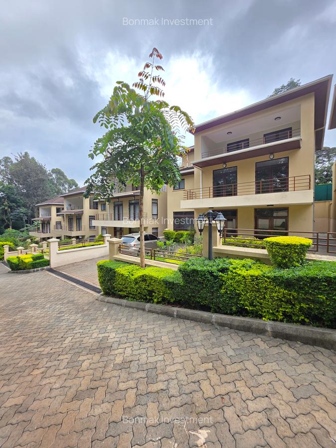 5 Bed Townhouse with En Suite at Lavington Green - 1