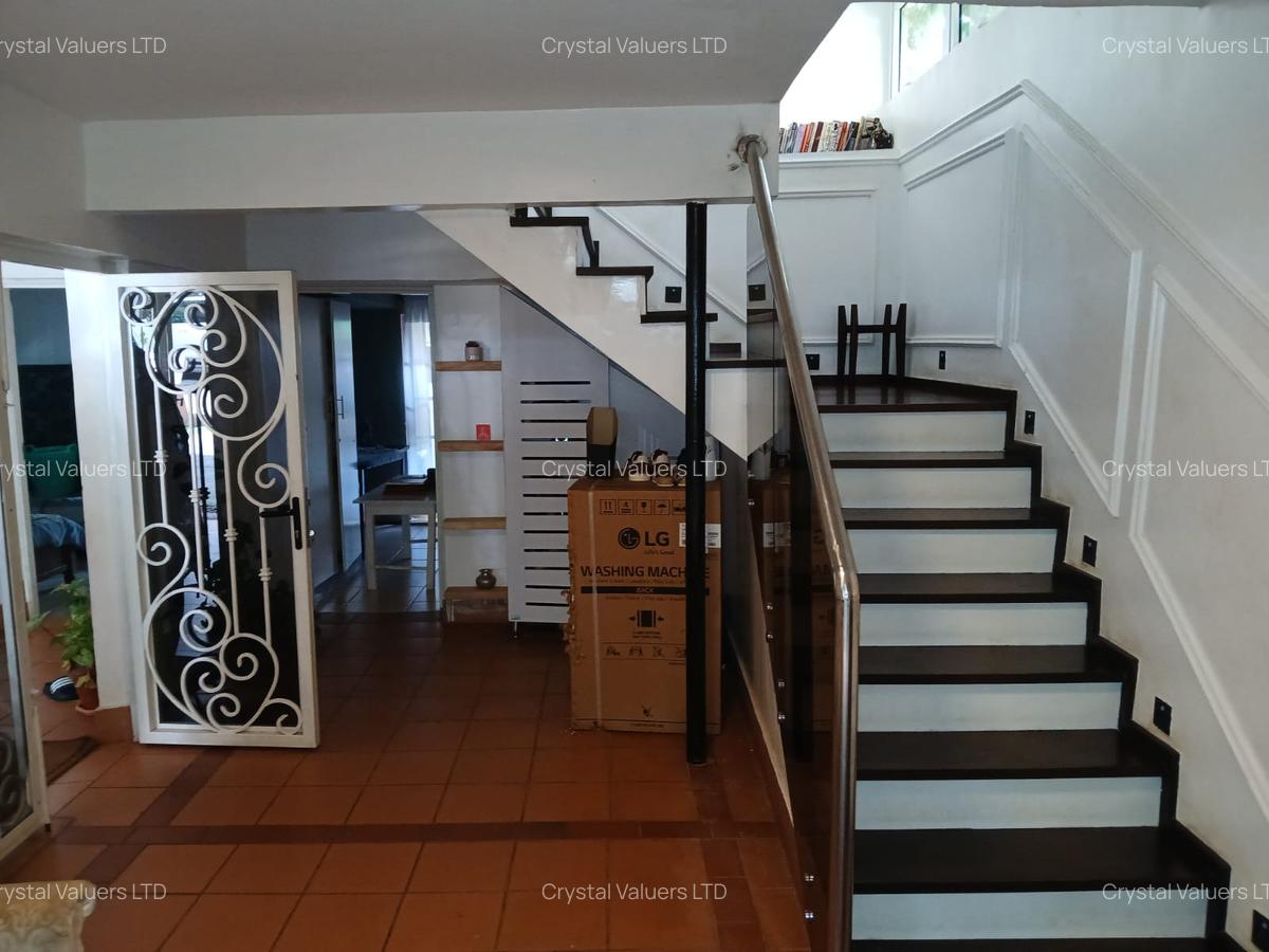 5 Bed Townhouse with En Suite in Rhapta Road - 5