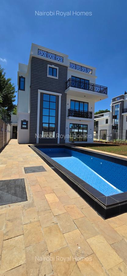 5 Bed Townhouse with En Suite at Lavington Green - 5