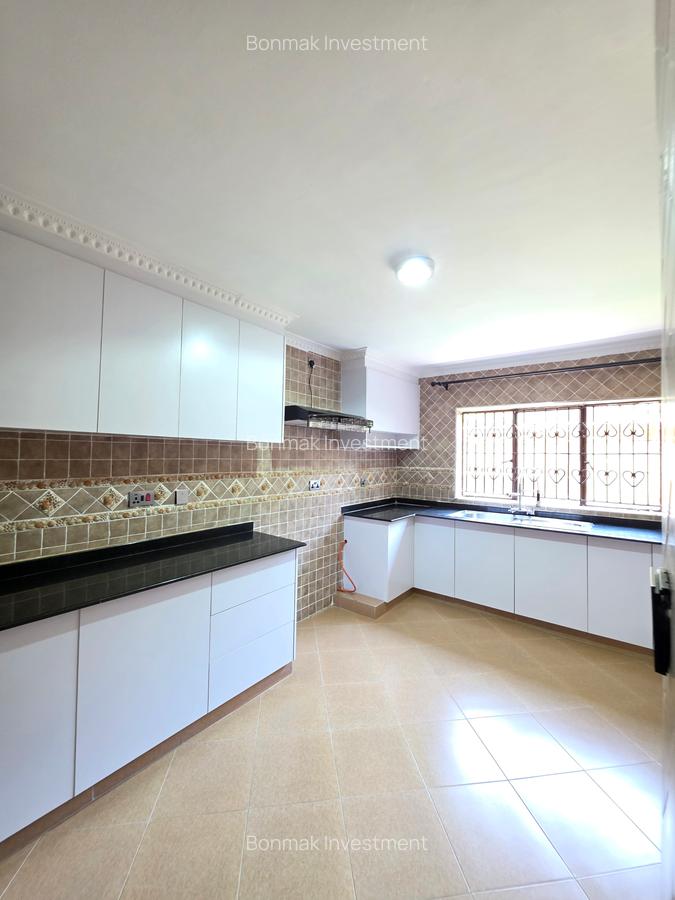 4 Bed Townhouse with En Suite at Lavington - 7