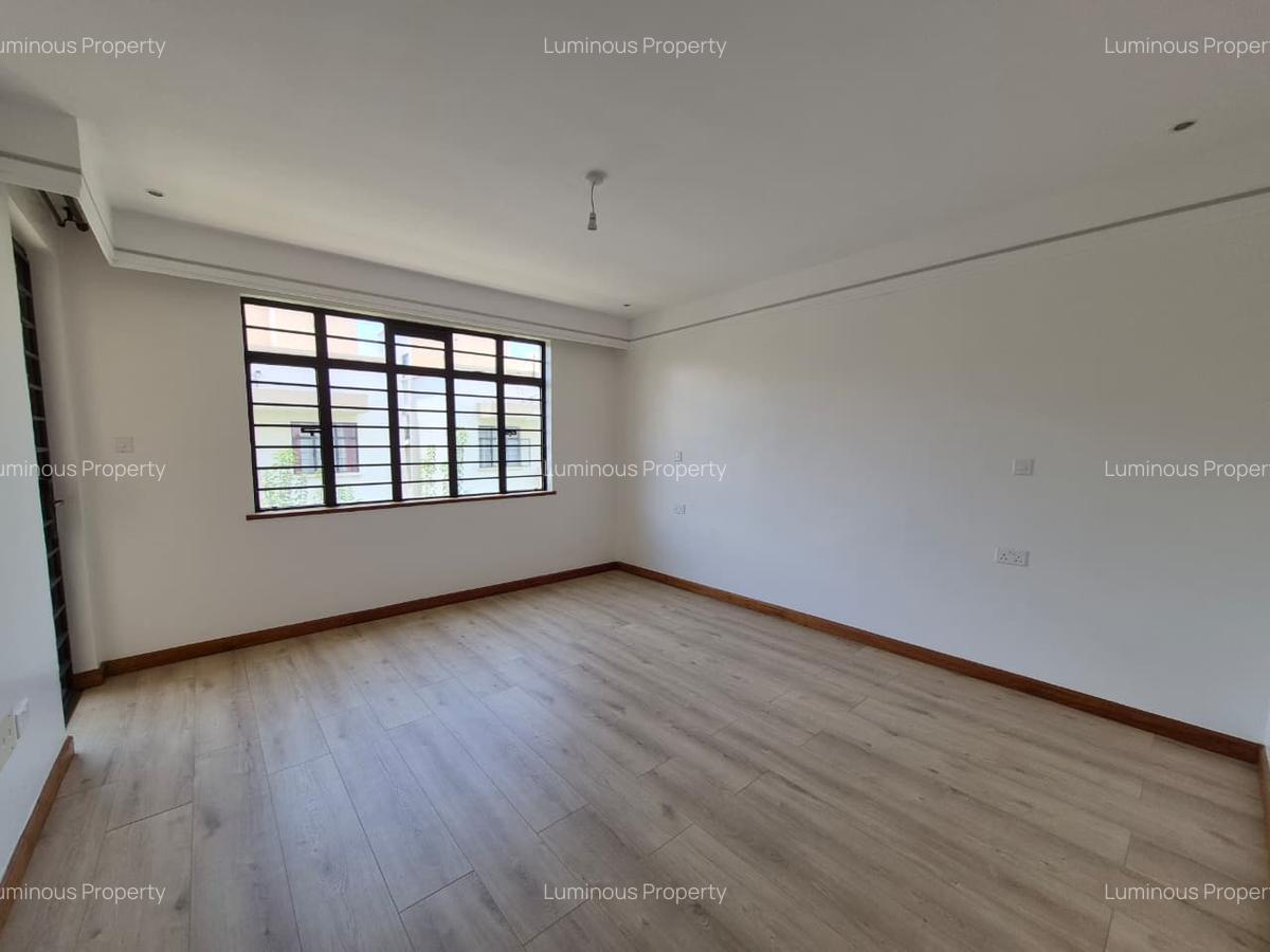 4 Bed House with En Suite at Membley - 13