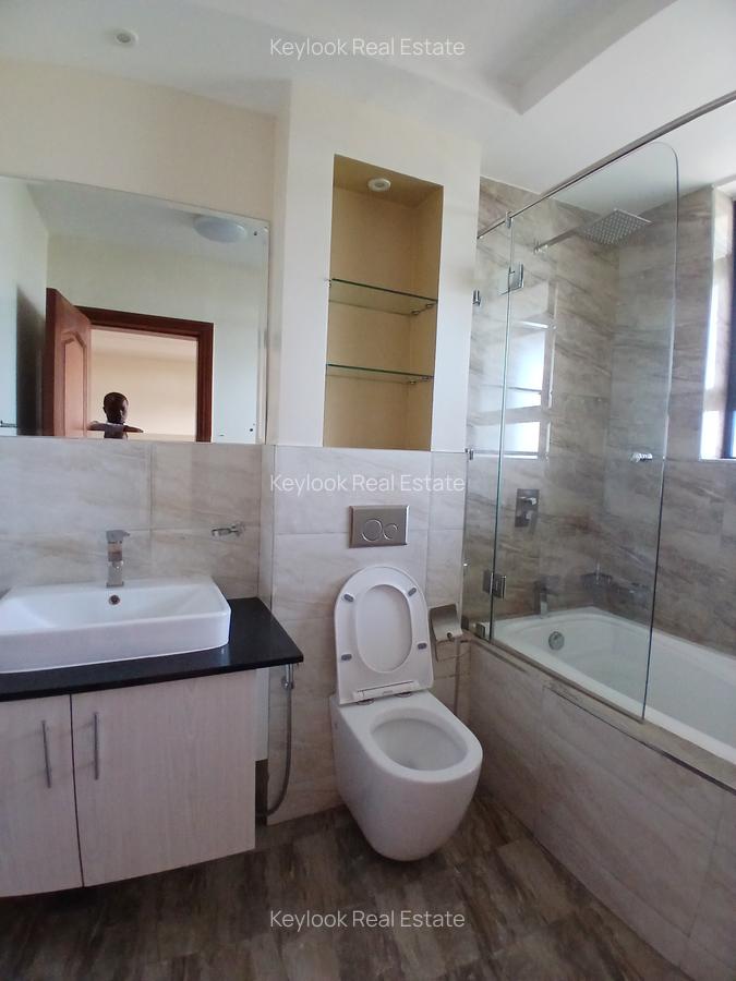 3 Bed Apartment with En Suite at Riverside Drive - 15