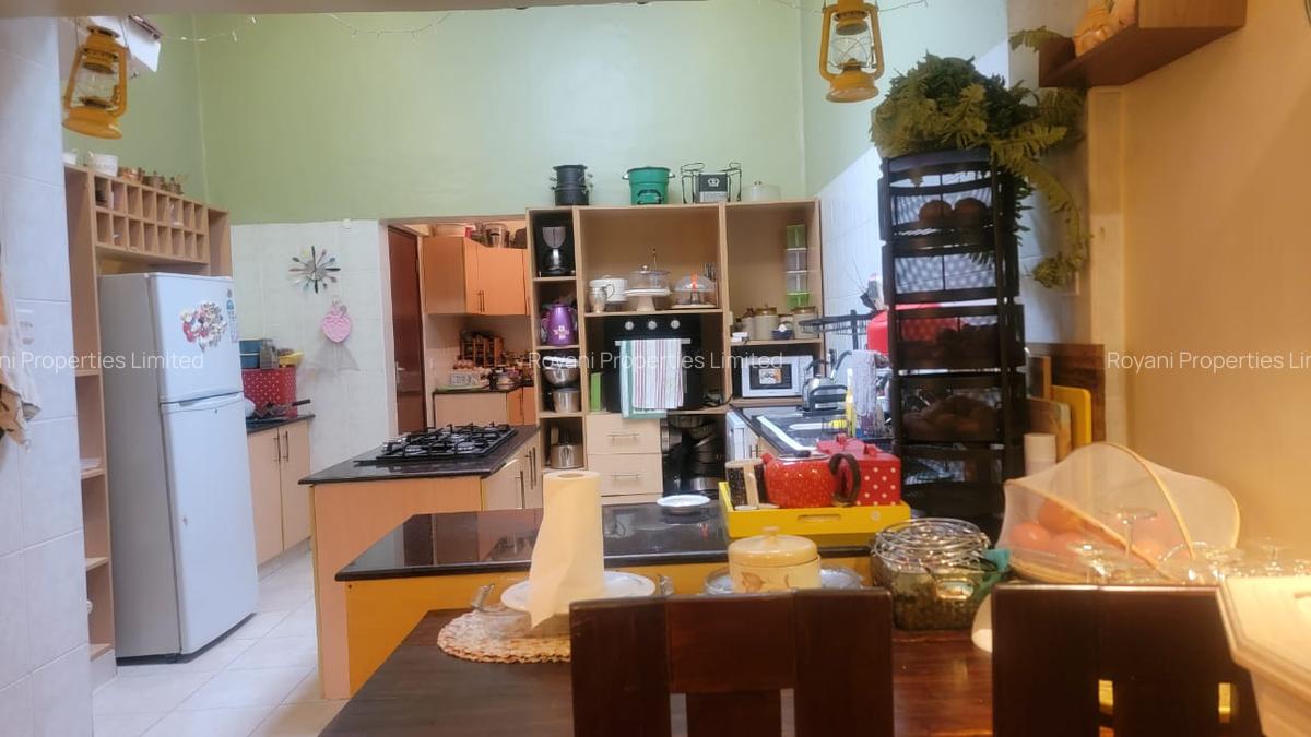 5 Bed House with En Suite in Lavington - 7
