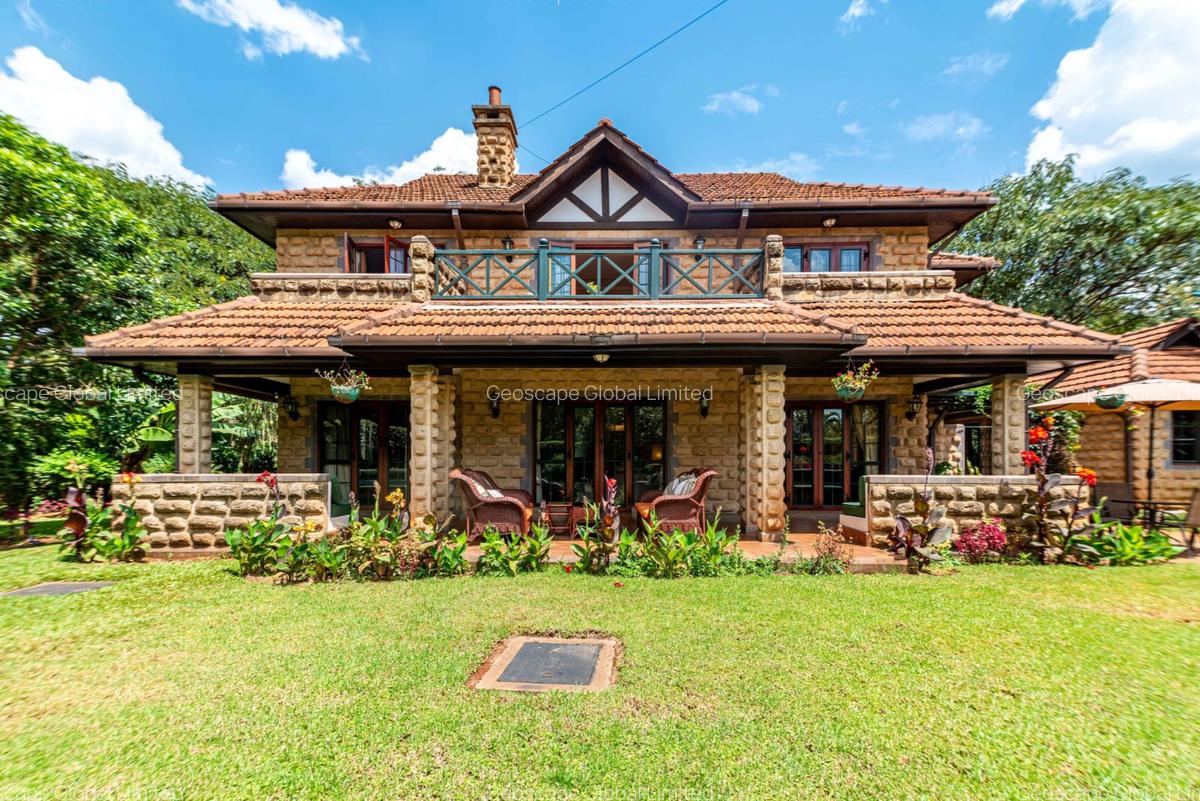 4 Bed House with En Suite in Ridgeways - 1