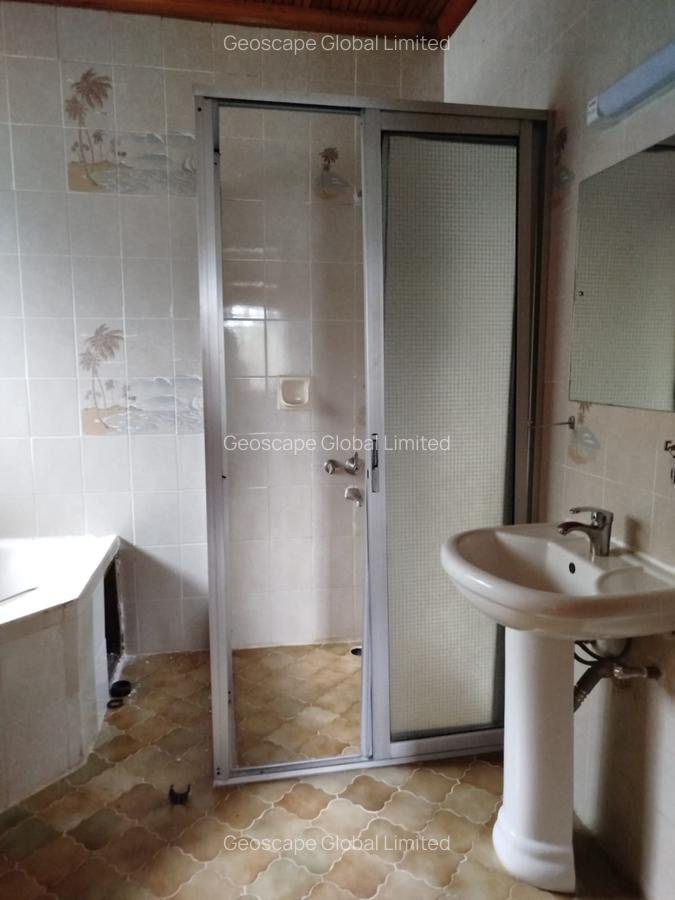 5 Bed House with En Suite in Muthaiga - 16