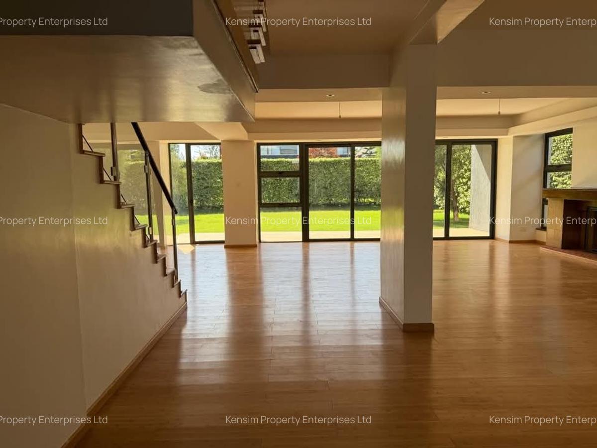 4 Bed Townhouse with En Suite in Ridgeways - 9