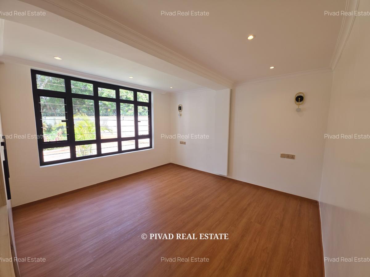 6 Bed House with Garden in Runda - 10