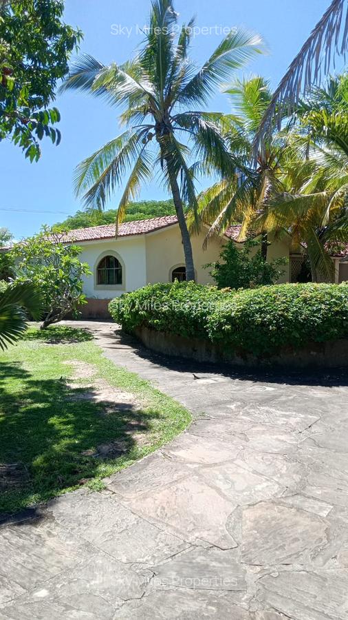 4 Bed Villa with En Suite at Kuruwitu - 2
