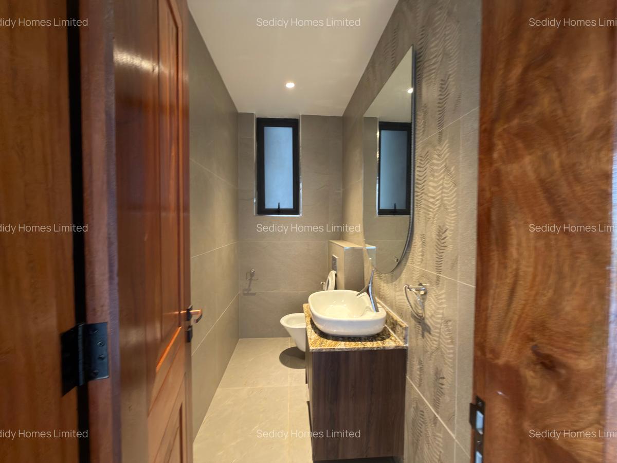 3 Bed Apartment with En Suite in Riverside - 3