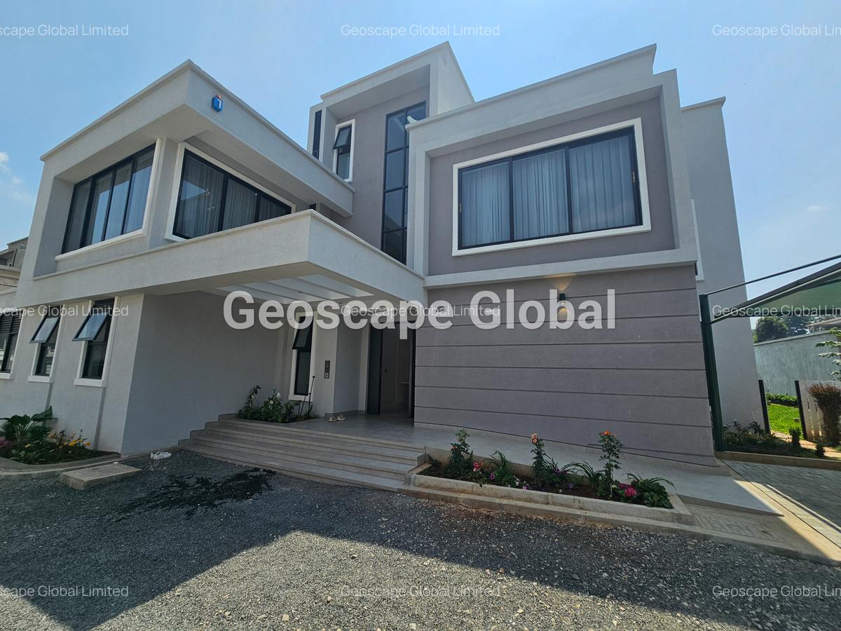 5 Bed House with En Suite in Runda - 1
