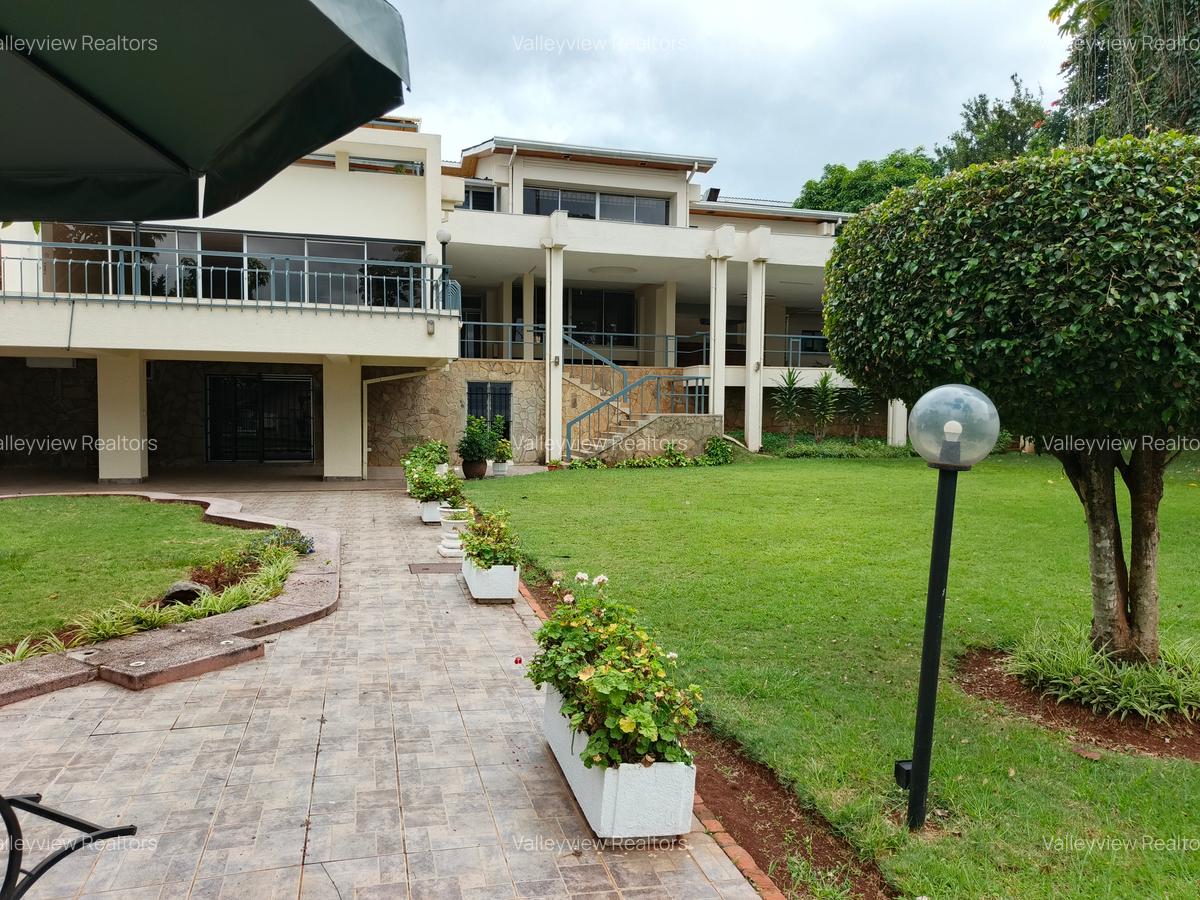 2,120 ft² Office with Service Charge Included at Lavington - 5