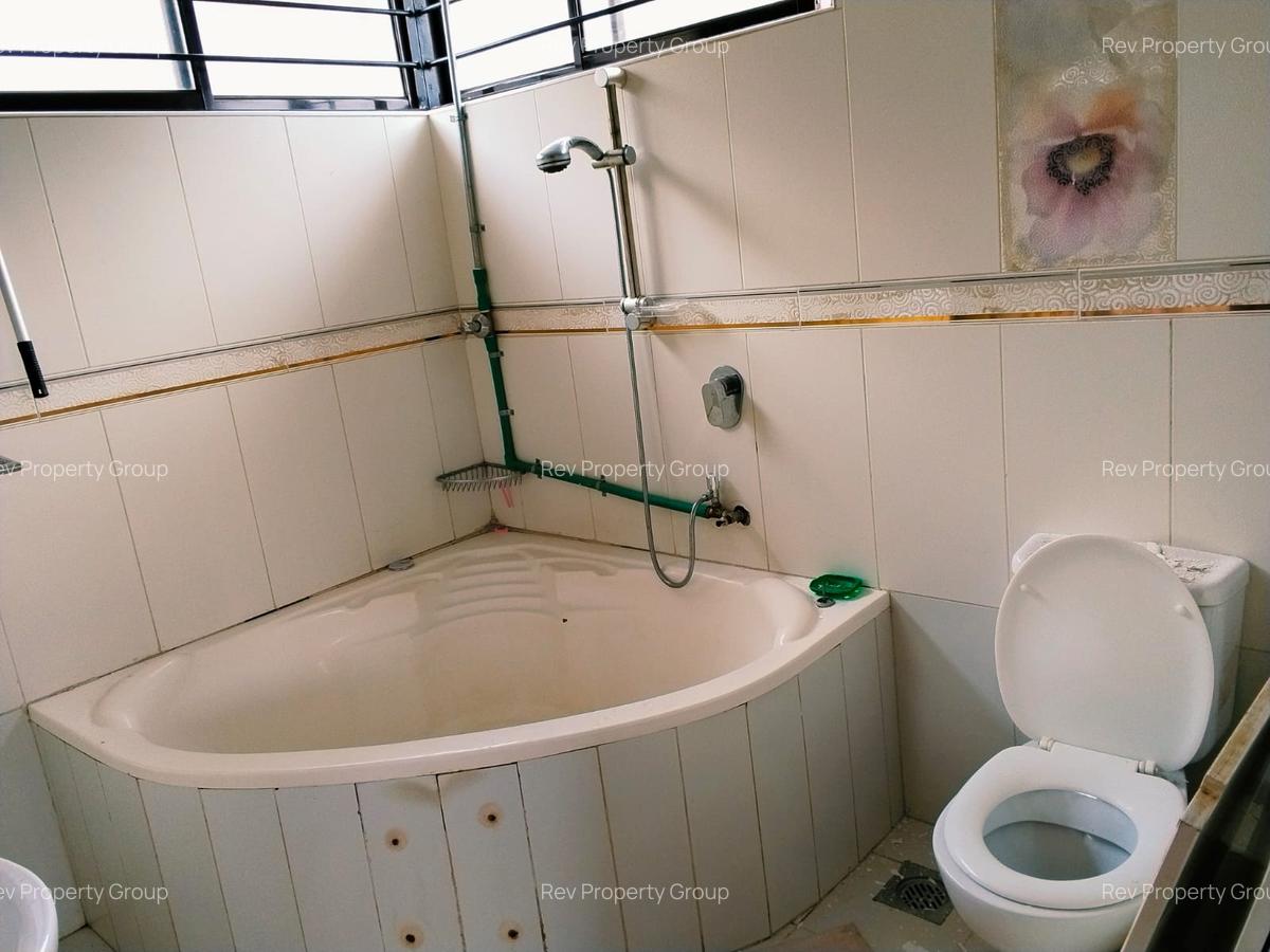 5 Bed Townhouse with En Suite in Lavington - 12