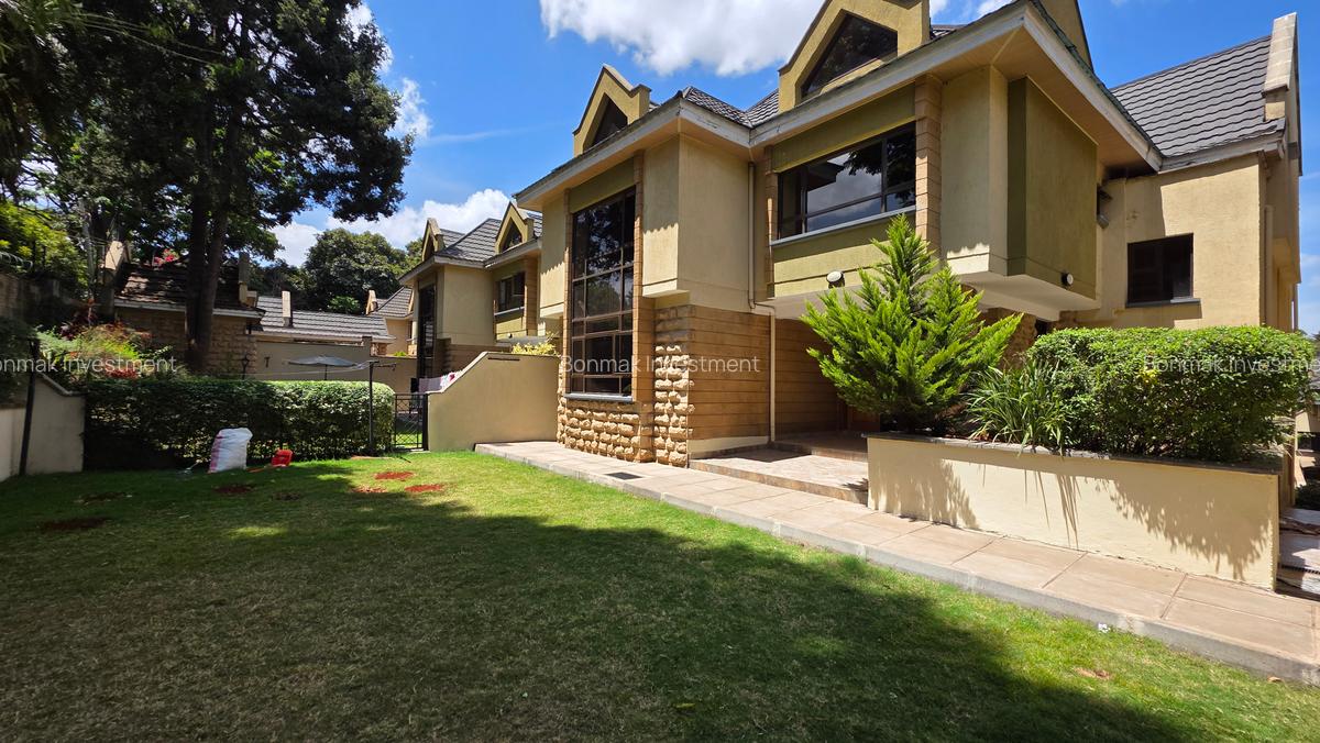 5 Bed Townhouse with En Suite at Lavington Green - 1