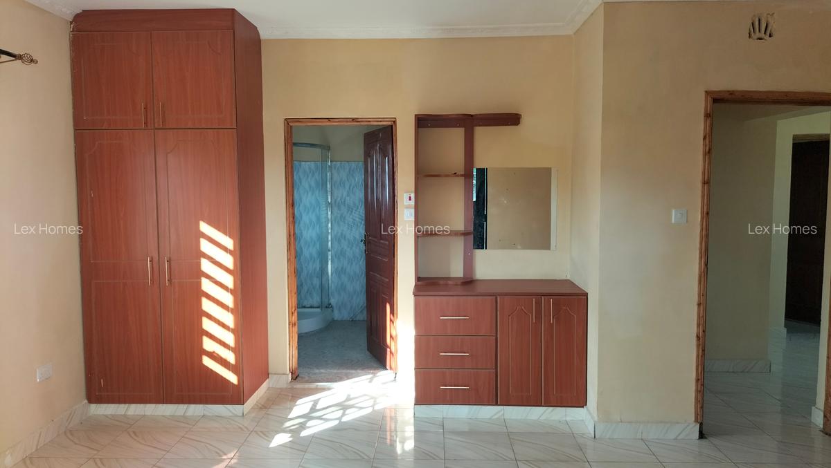 4 Bed House with En Suite at Rimpa - 10