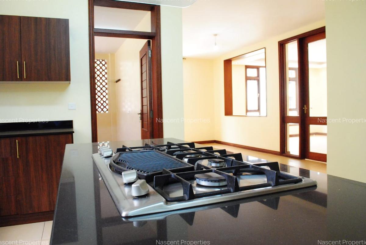 3 Bed Apartment with En Suite in Riverside - 17
