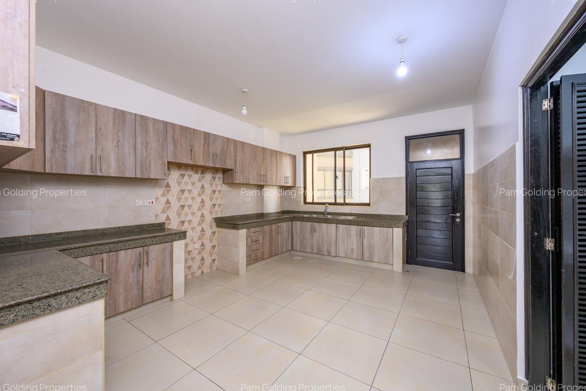 Serviced 3 Bed Apartment with En Suite at Mt Kenya Road - 16