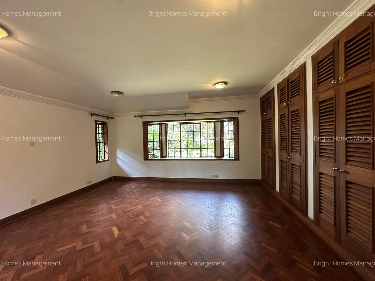 5 Bed House with En Suite in Runda - 12