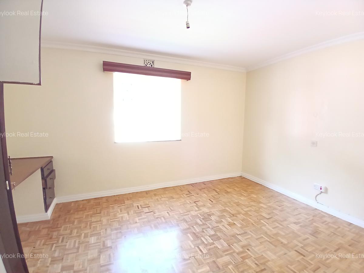 4 Bed Townhouse with En Suite at Hundred Avenue - 6
