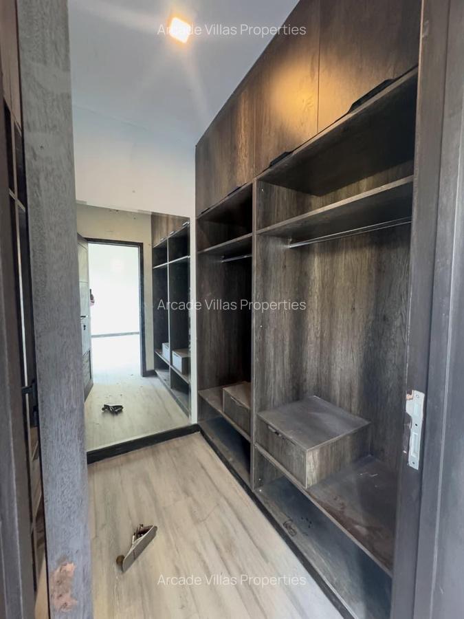 3 Bed Apartment with En Suite in Riverside - 14
